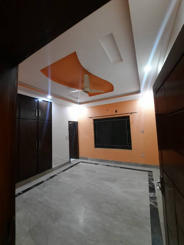 1 KANAL UPPER PORTION FOR RENT IN MILITARY ACCOUNTS COLLEGE ROAD LAHORE 15