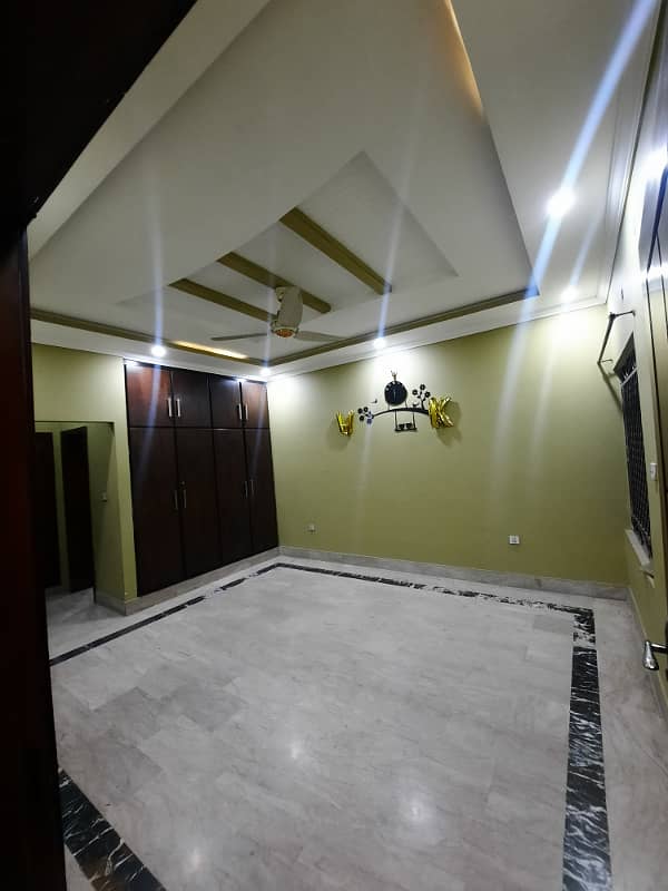 1 KANAL UPPER PORTION FOR RENT IN MILITARY ACCOUNTS COLLEGE ROAD LAHORE 16