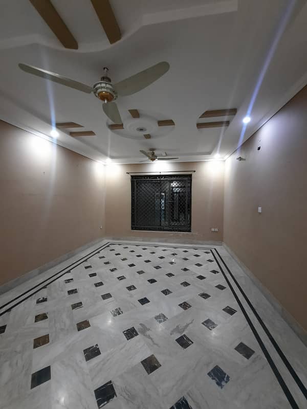 1 KANAL UPPER PORTION FOR RENT IN MILITARY ACCOUNTS COLLEGE ROAD LAHORE 20