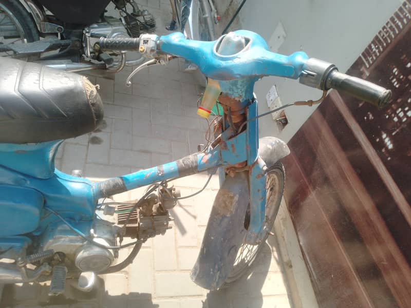 Honda CD 70 engine bilkul ok hai koi kharabi nhi hy condition down hai 0