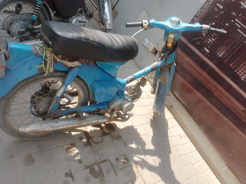 Honda CD 70 engine bilkul ok hai koi kharabi nhi hy condition down hai 2