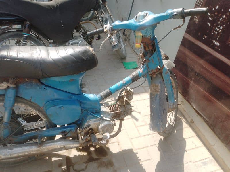 Honda CD 70 engine bilkul ok hai koi kharabi nhi hy condition down hai 3