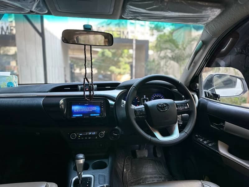 TOYOTA HILUX REVO V 3.0L 2017 IN FULL ORIGINAL CONDITION 5