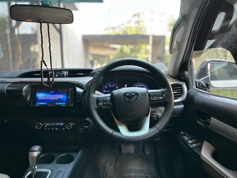 TOYOTA HILUX REVO V 3.0L 2017 IN FULL ORIGINAL CONDITION 8