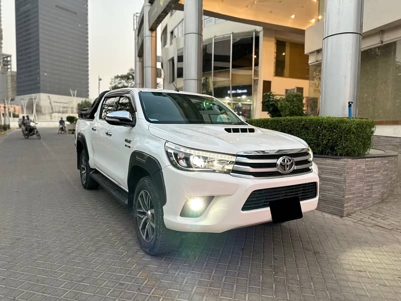 TOYOTA HILUX REVO V 3.0L 2017 IN FULL ORIGINAL CONDITION 14