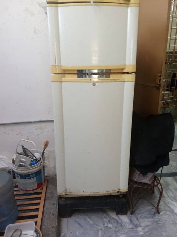 working condition refrigerator 0