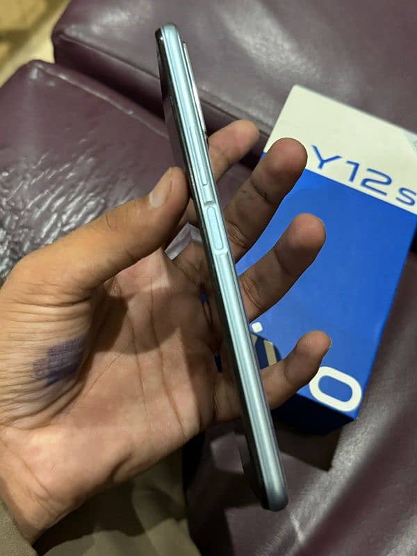 vivo Y12s 4