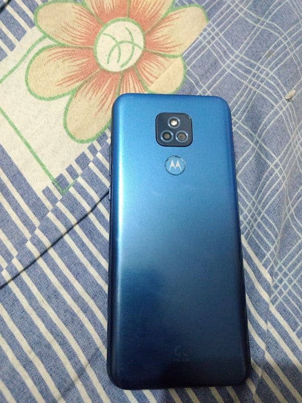 I'm Selling My Moto G Play (2021) 4