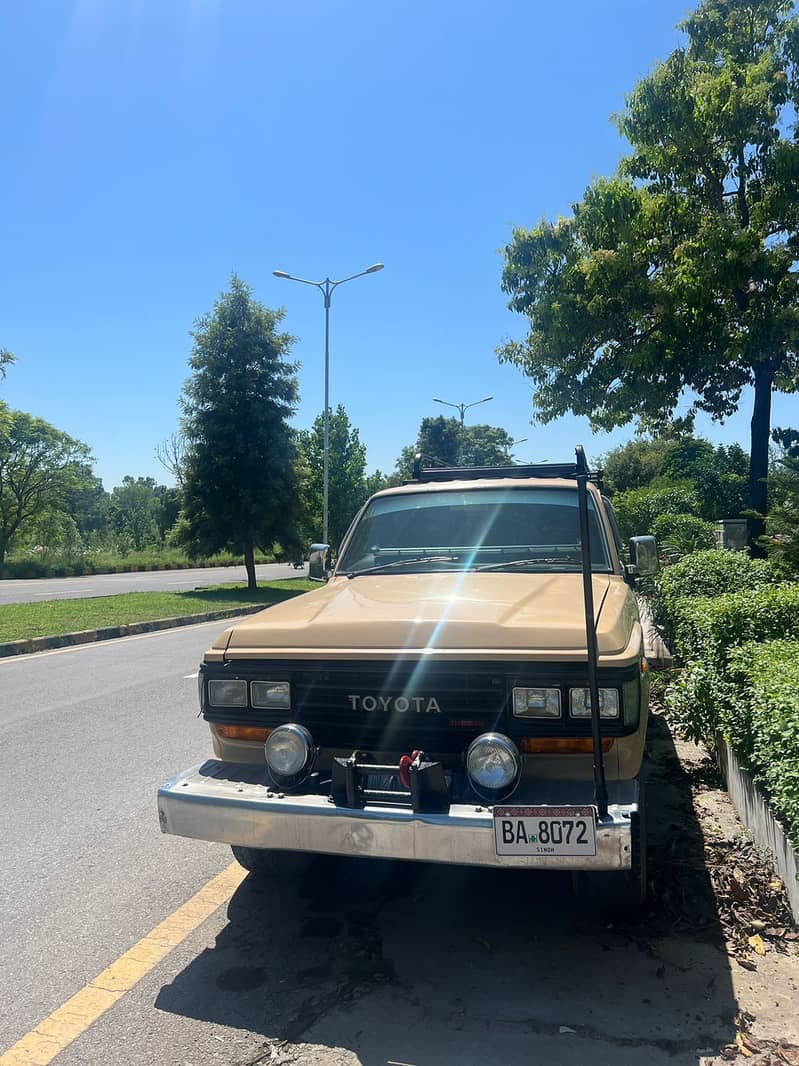 Toyota Land Cruiser 1982 2