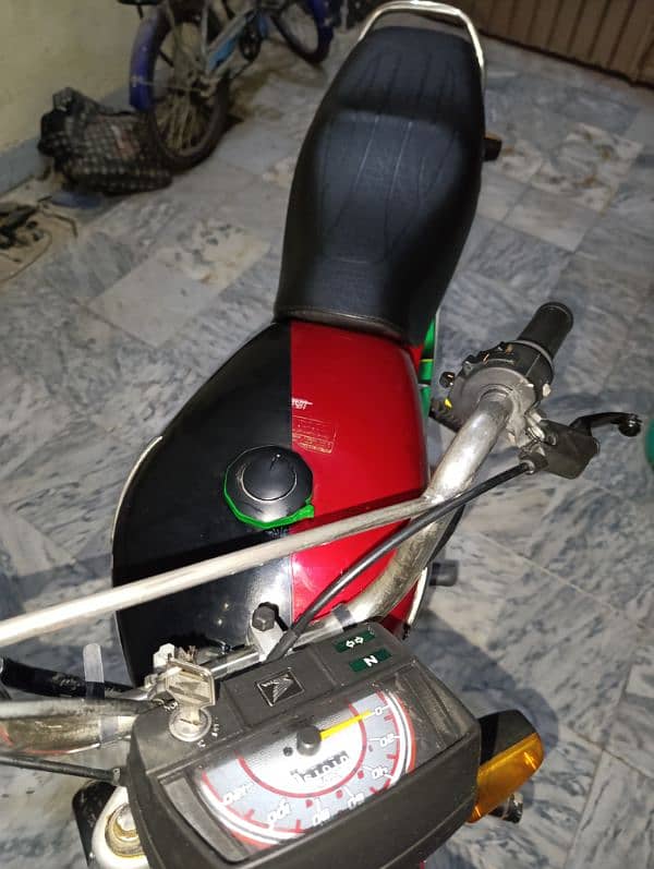 Honda CD 70cc new condition urgent sale 8