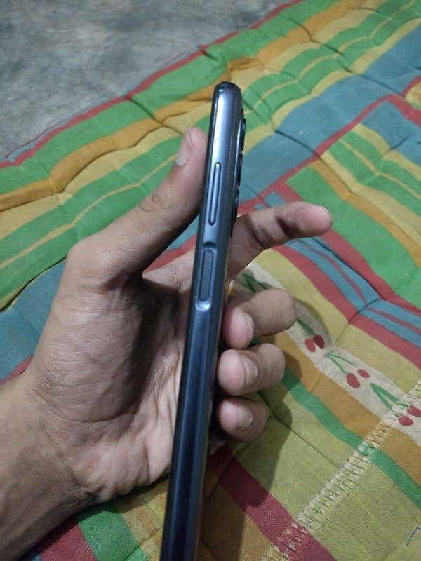 I'm Selling My Moto G 5G (2022) 4