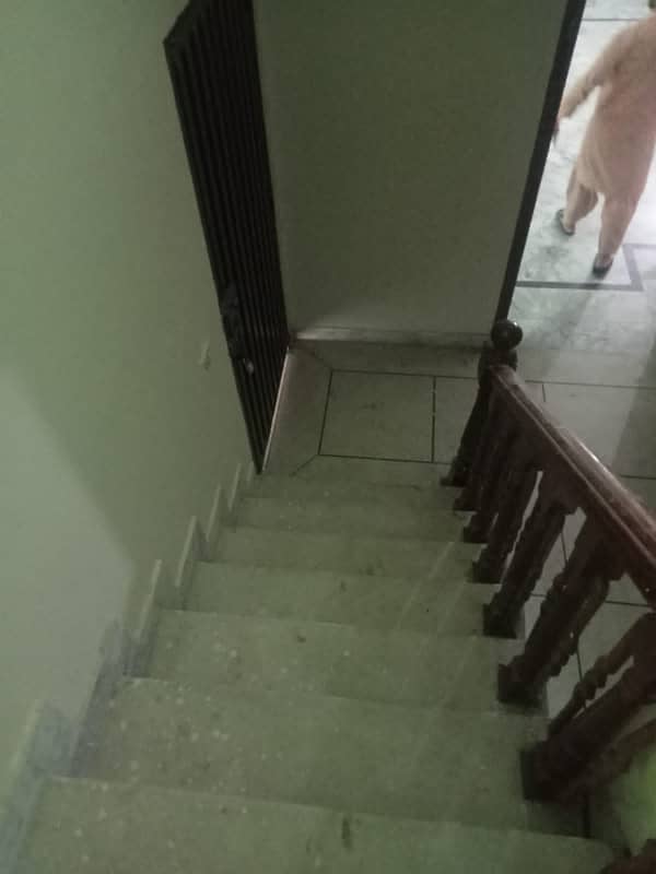 1 kanal house for sale in wapda town Near main hot location 19