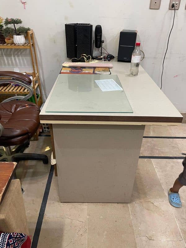 Office Table New Design and Chair For Sale like new 2