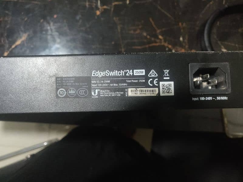 Poe plus Giga  switch 24 port 2