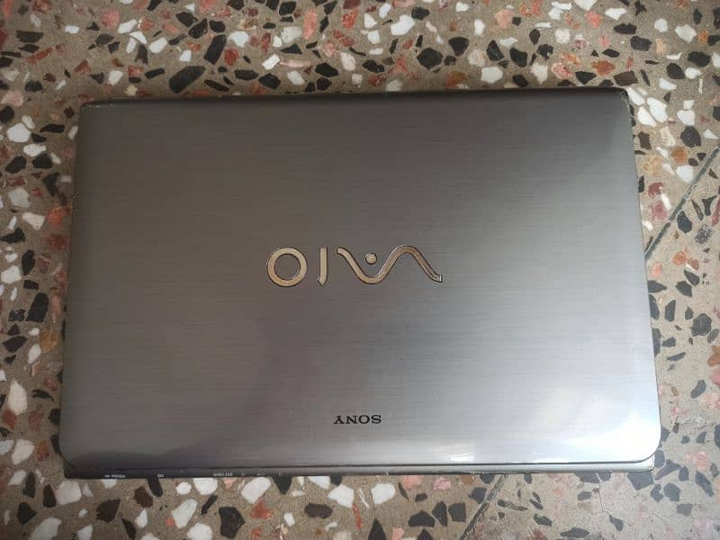 Sony vaio Intel core i5 4th gen 6/256 4gb GPU amd 10