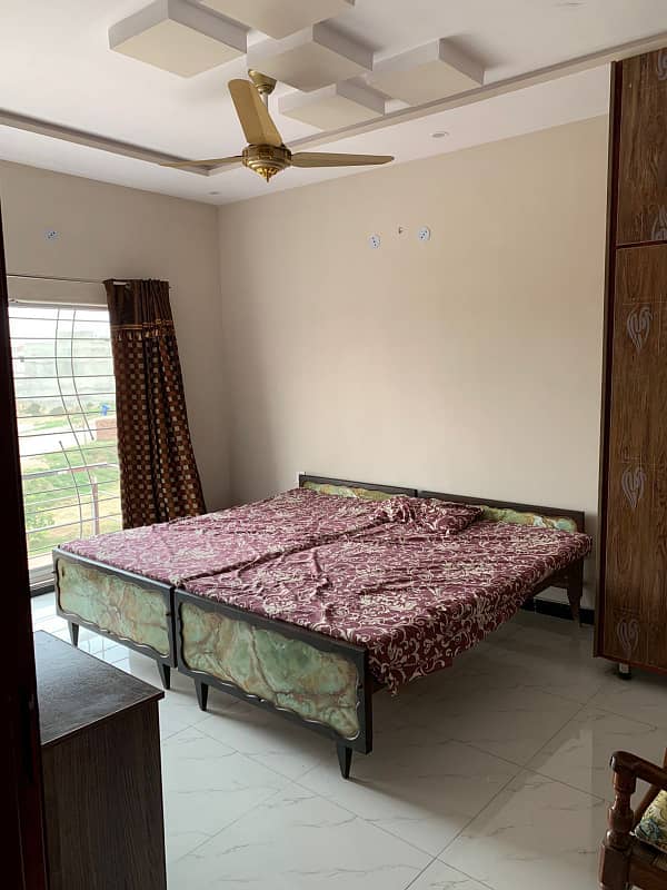 Room For Rent in Tipu Block Bahria Town Lahore 1