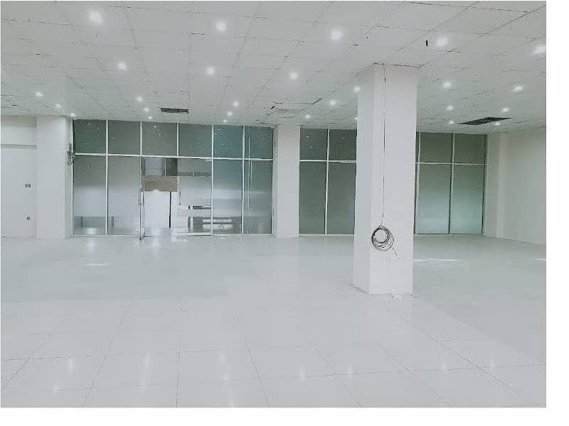 Area 3000 SqFt Corporate Office Available For Rent On Reasonable Rent in Main Boulevard Road Gulberg 3 Lahore 2