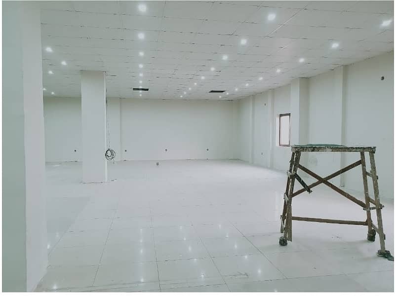 Area 3000 SqFt Corporate Office Available For Rent On Reasonable Rent in Main Boulevard Road Gulberg 3 Lahore 6