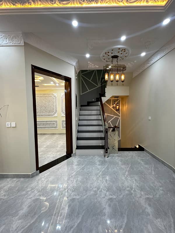 5 Marla Beautifully designed house For Sale And Direct Meeting With Owner In Park View City Lahore. 13