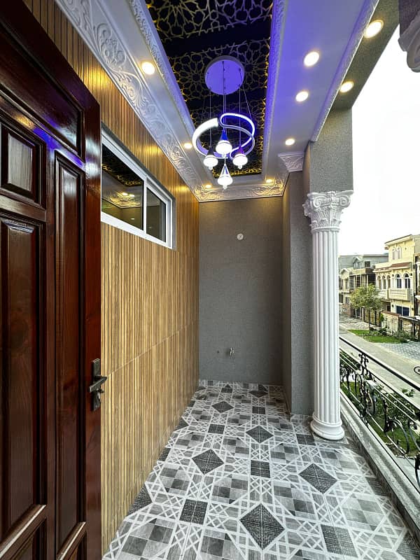 5 Marla Beautifully designed house For Sale And Direct Meeting With Owner In Park View City Lahore. 24