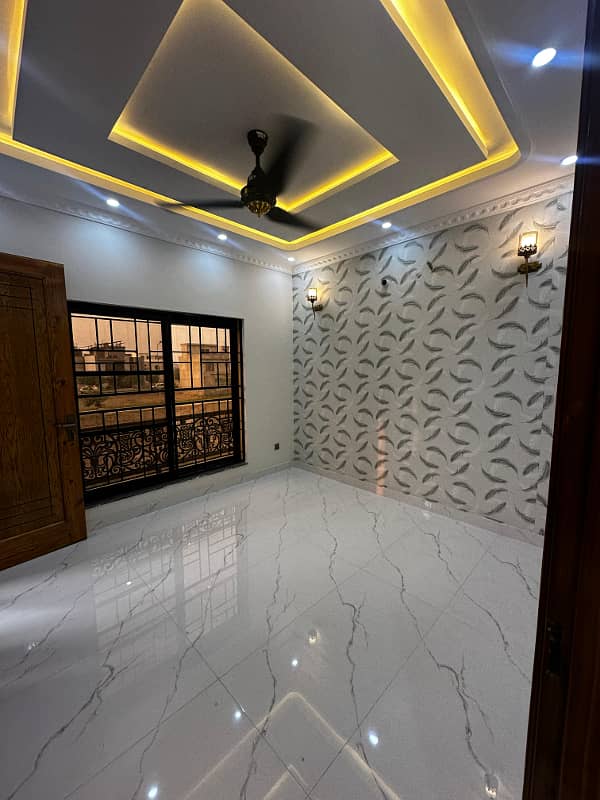 5 Marla Beautifully designed house For Sale And Direct Meeting With Owner In Park View City Lahore. 10