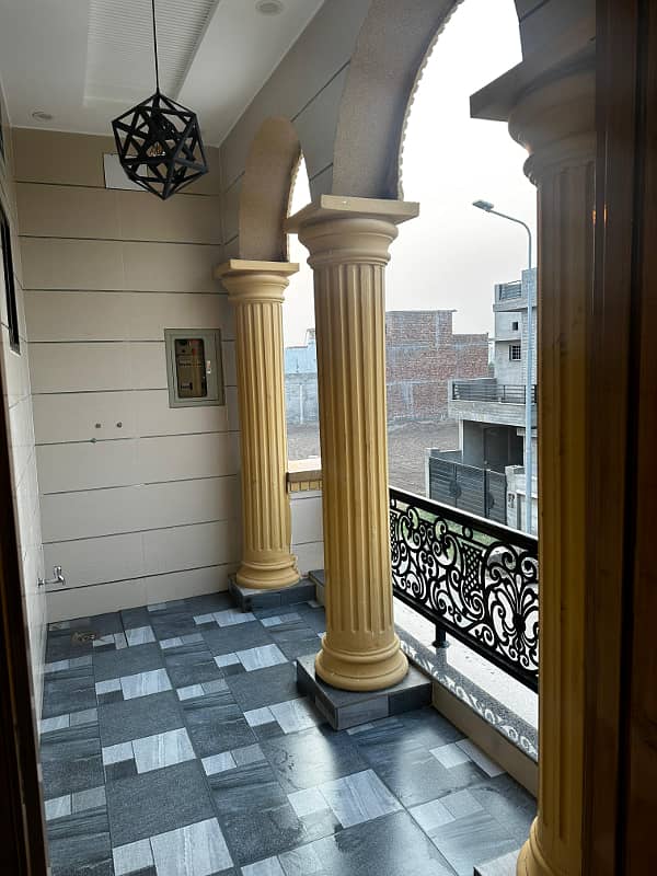 5 Marla Beautifully designed house For Sale And Direct Meeting With Owner In Park View City Lahore. 11