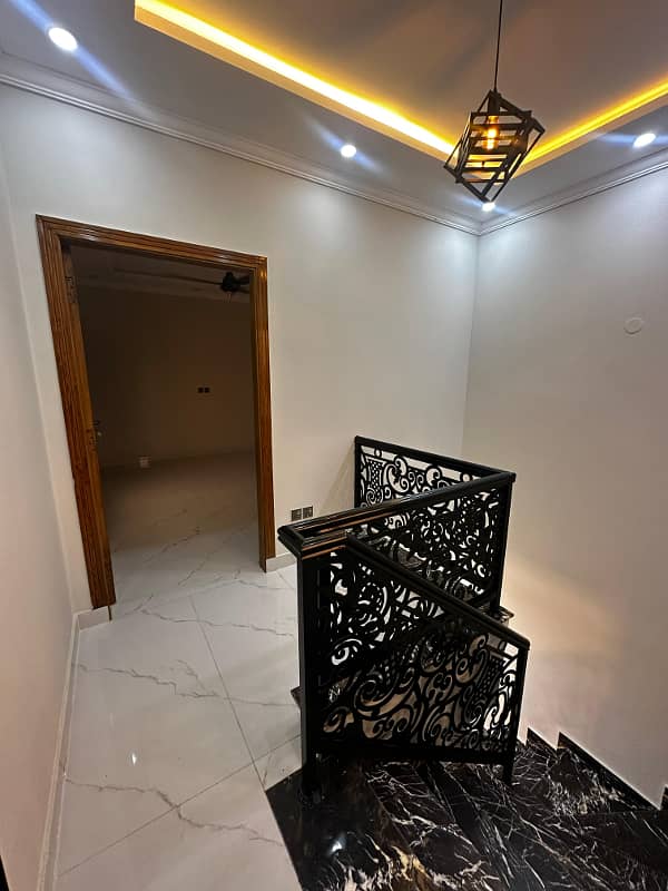 5 Marla Beautifully designed house For Sale And Direct Meeting With Owner In Park View City Lahore. 17