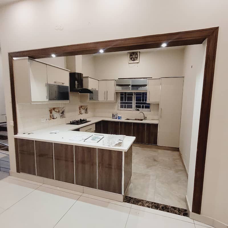 10 marla uper portion available for rent in bahria town phase 3 8