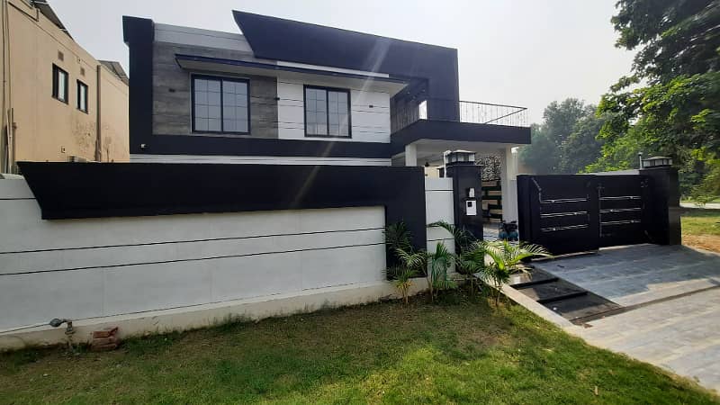 ONE KANAL BRAND NEW STUNNING HOUSE WITH BASMENT FOR SALE IN DHA PHASE 3 0