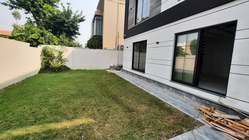 ONE KANAL BRAND NEW STUNNING HOUSE WITH BASMENT FOR SALE IN DHA PHASE 3 18