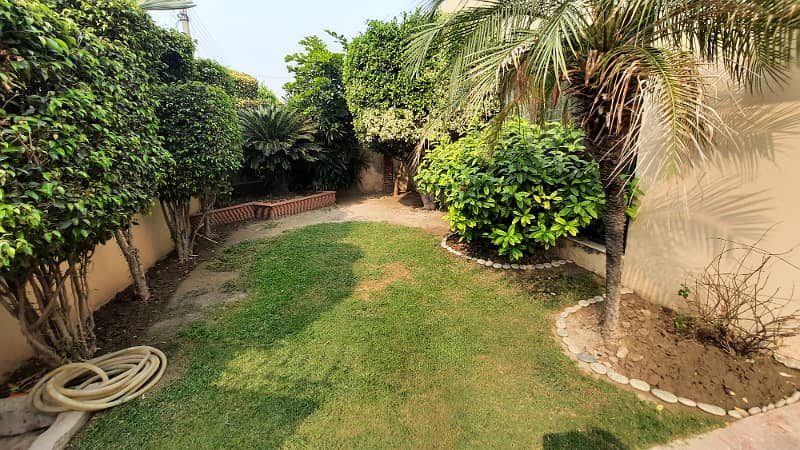 ONE KANAL BRAND NEW STUNNING HOUSE WITH BASMENT FOR SALE IN DHA PHASE 3 21