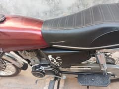 125 model 2023 hai condition saf hai jenuine tanki tapy mily ge