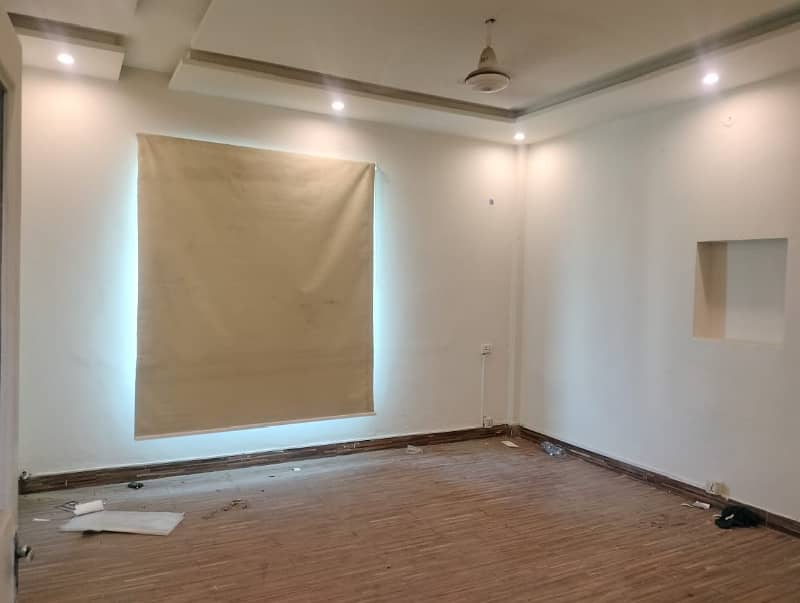 4 Marla 2nd Floor Office For Rent In DHA Phase 1,Block K, Lahore. 1