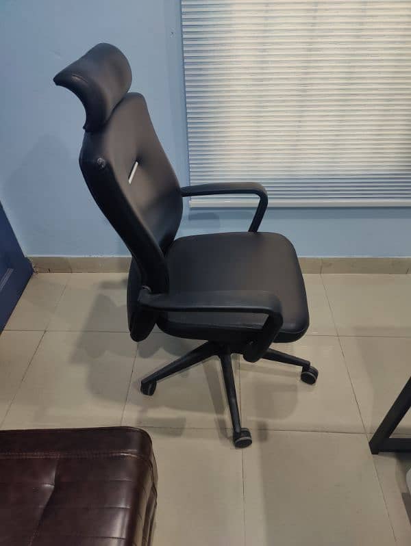 Korean Imported Ergonomic Executive Chair with Pure Leather Material 1