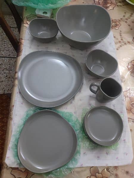 4 persons brand new dinner set from USA. 3