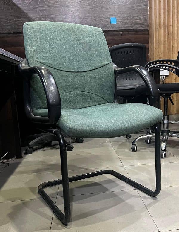 4 x Heavy Weight Visitor Chairs (Office Furniture for Sale) 1