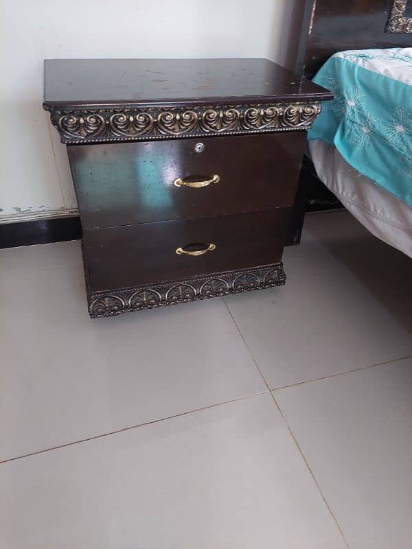 King Size Bed with two side tables and dressing table 1