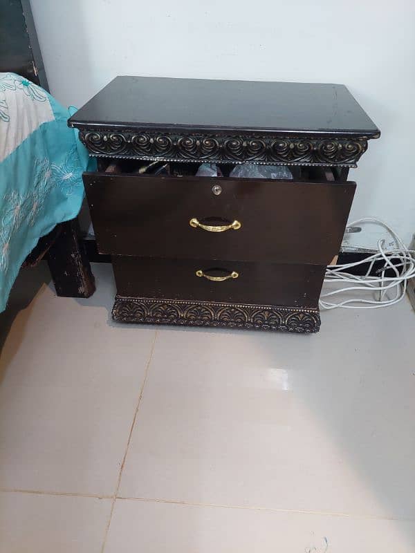 King Size Bed with two side tables and dressing table 2