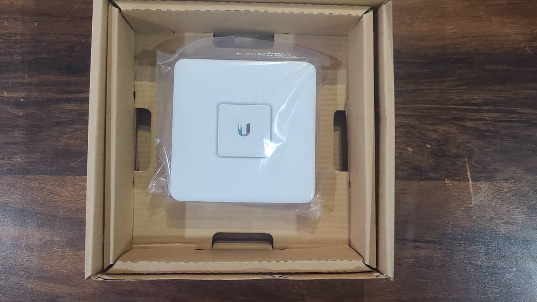 Ubiquiti UniFi Security Gateway Router (USG) Branded Used (With Box) 0