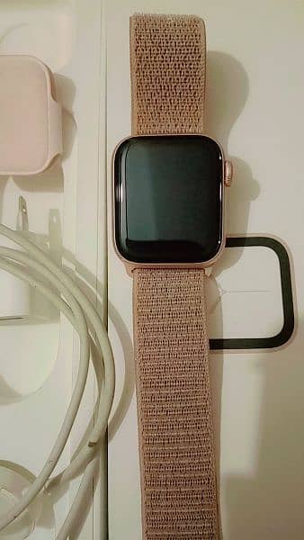 Apple series 4 Smart watch 0