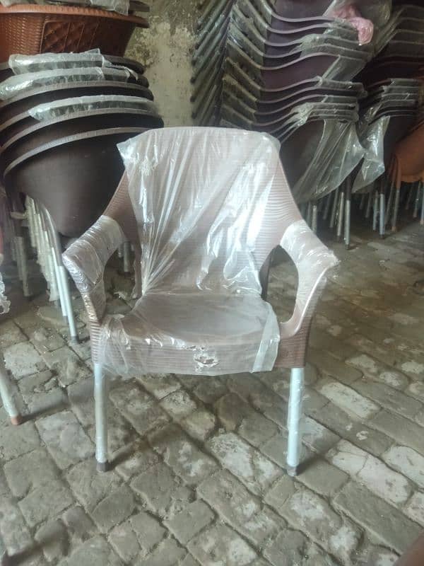 plastic WaVy chair 3