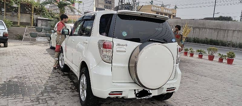 Toyota Rush Pearl white 2