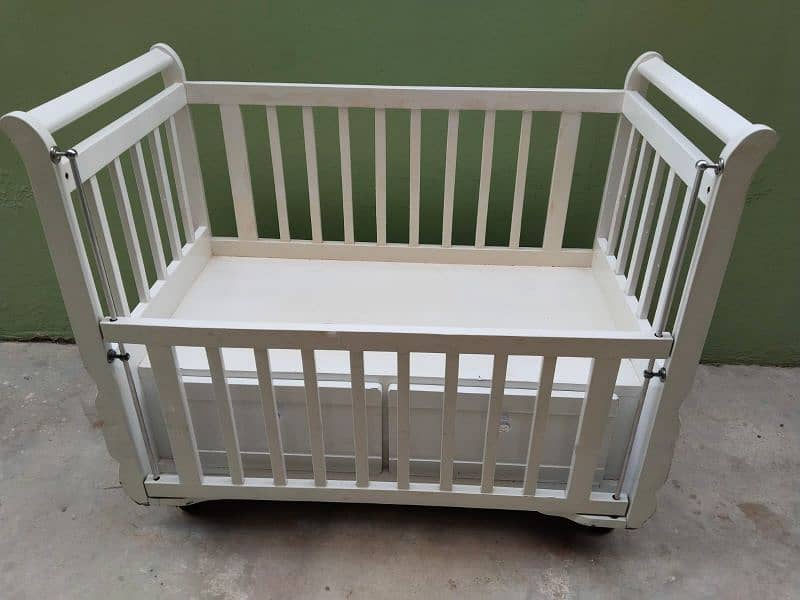 Baby cot in excellent condition 1