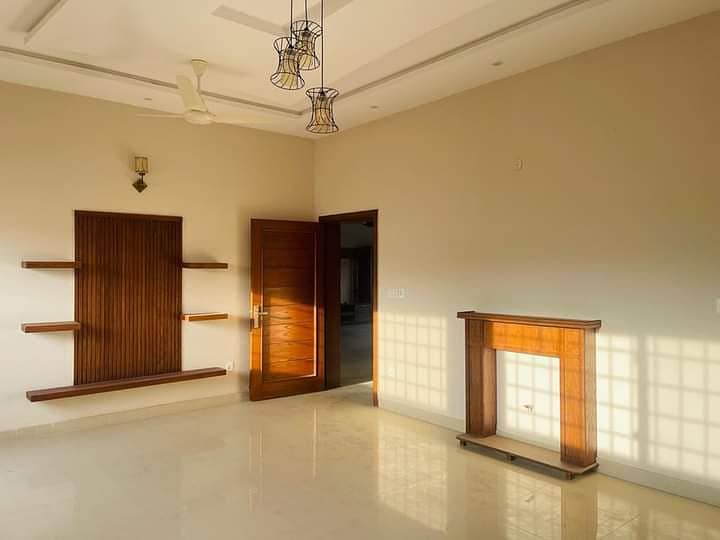 1 kanal lower portion Available for rent in Velencia society Lahore 2