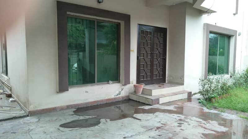 10 Marla 4 Bedrooms House Available For Rent In Sector A Askari 10 Lahore Cantt 13