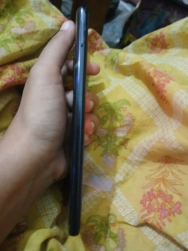 samsung A51 good in condition 2