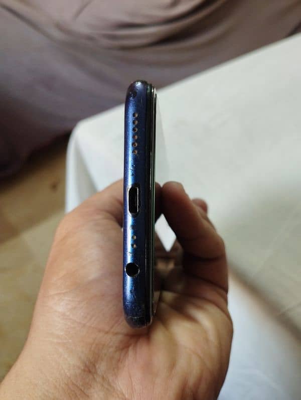 (Realme 3)  4/64gb For sale 8/10 condition exchange possible 4