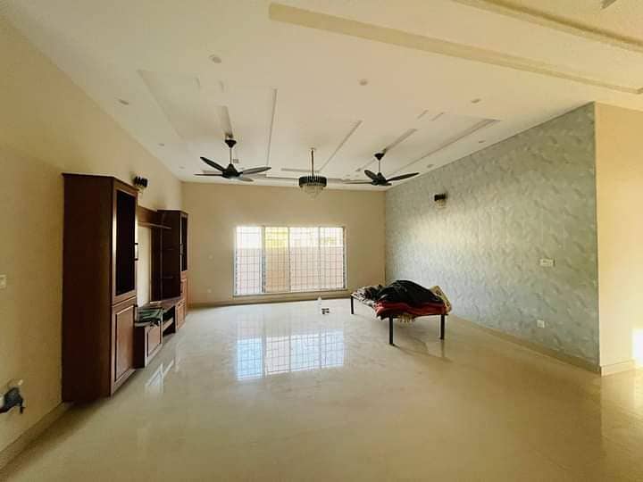 1 kanal upper Portion available for rent in Velencia housing society Lahore 0