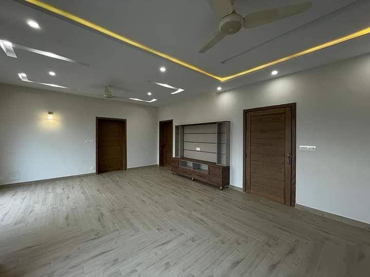 1 kanal upper Portion available for rent in Velencia housing society Lahore 4