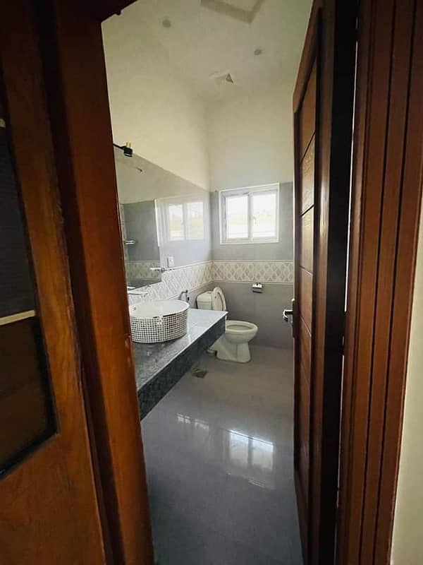 1 kanal upper Portion available for rent in Velencia housing society Lahore 6